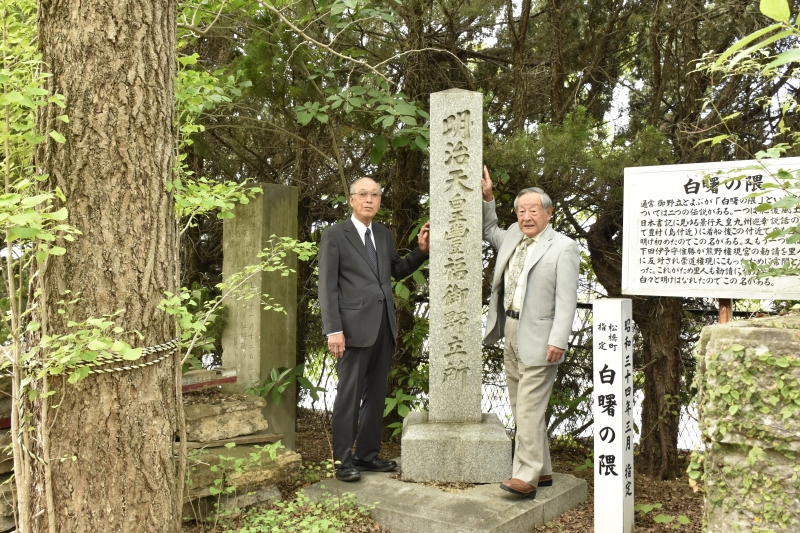 御野立公園での河野さん、濱田さんの写真