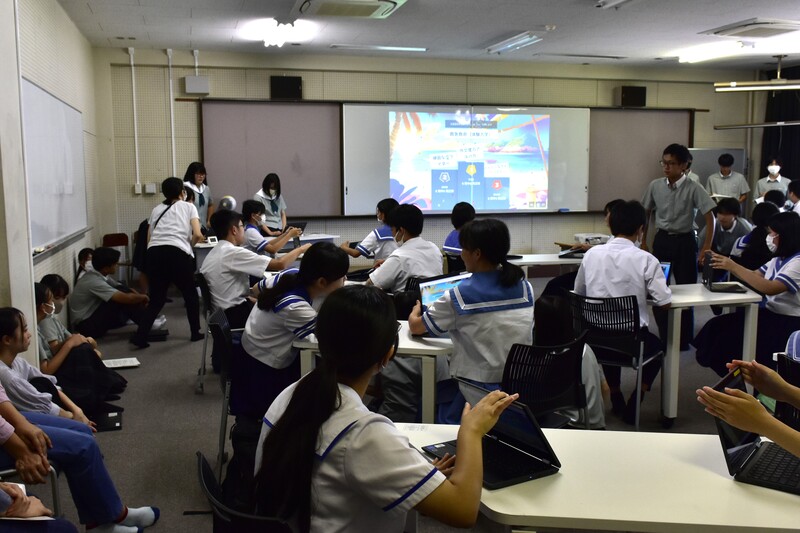 普通科での防災クイズを行っている様子