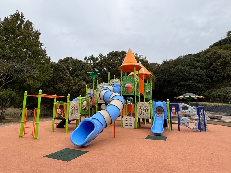 新しい遊具の写真