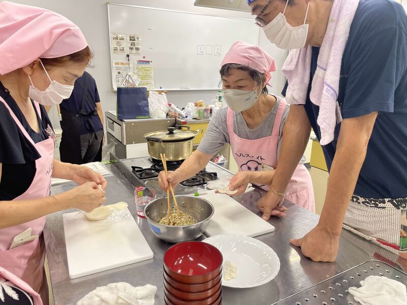 調理をしている様子.jpg