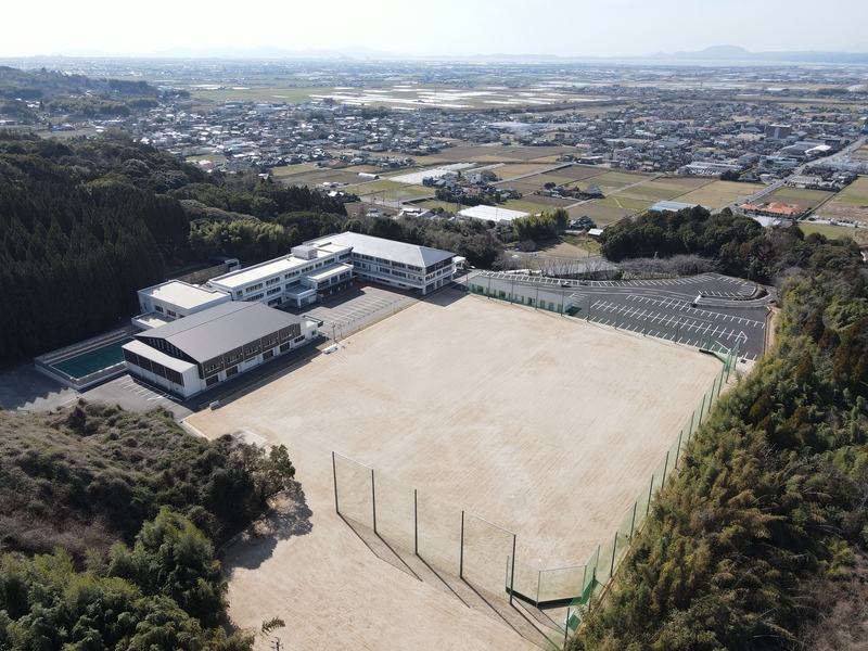 工事完了後の小川中学校の様子（運動場側）