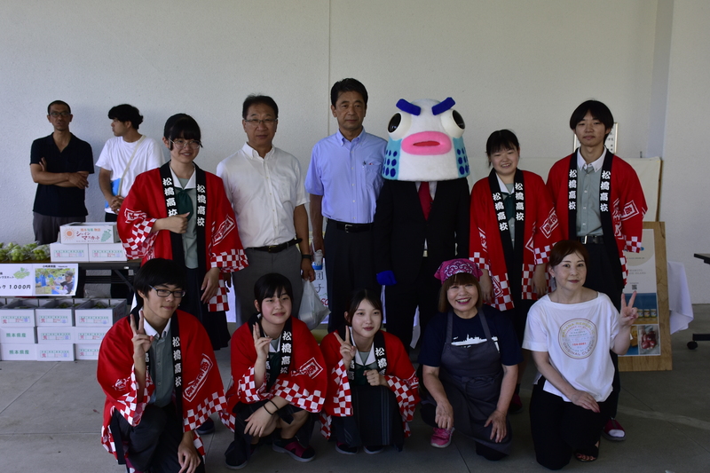 プロジェクトチームの集合写真
