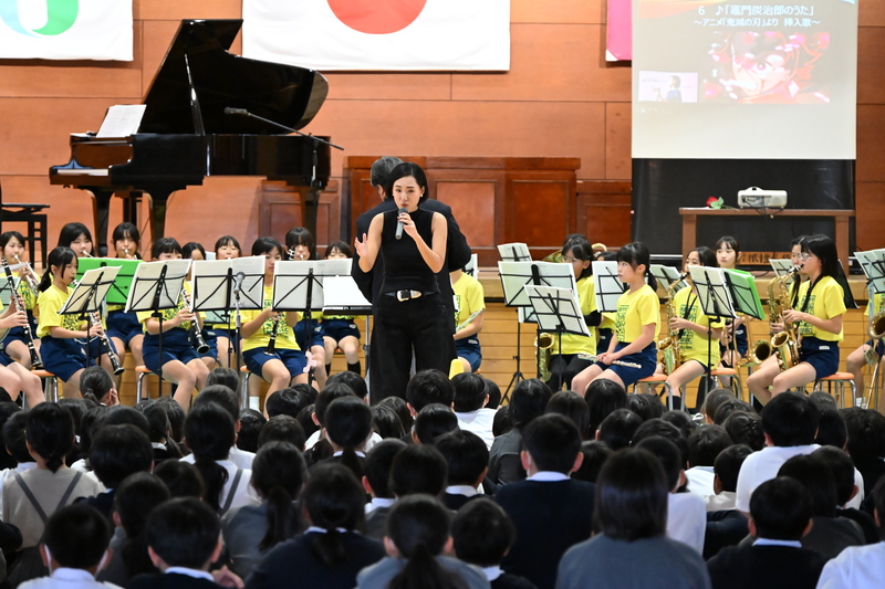 豊福小吹奏楽部との共演の様子