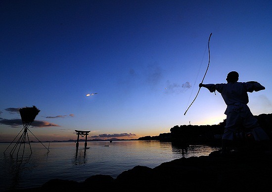 火祭・点火の写真 与古田 弘さん（大津町）撮影