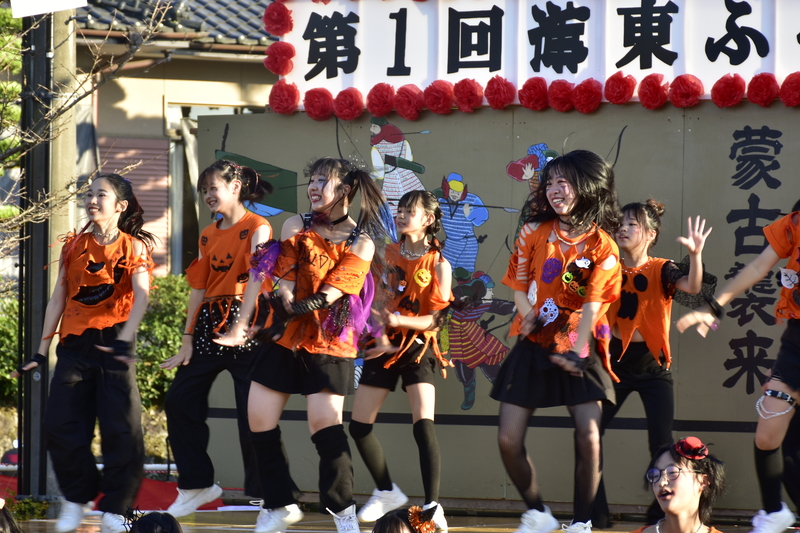 子供たちがダンスをしている様子