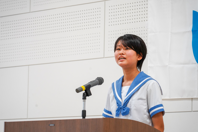 しっかりと来場者を見つめながら発表する様子