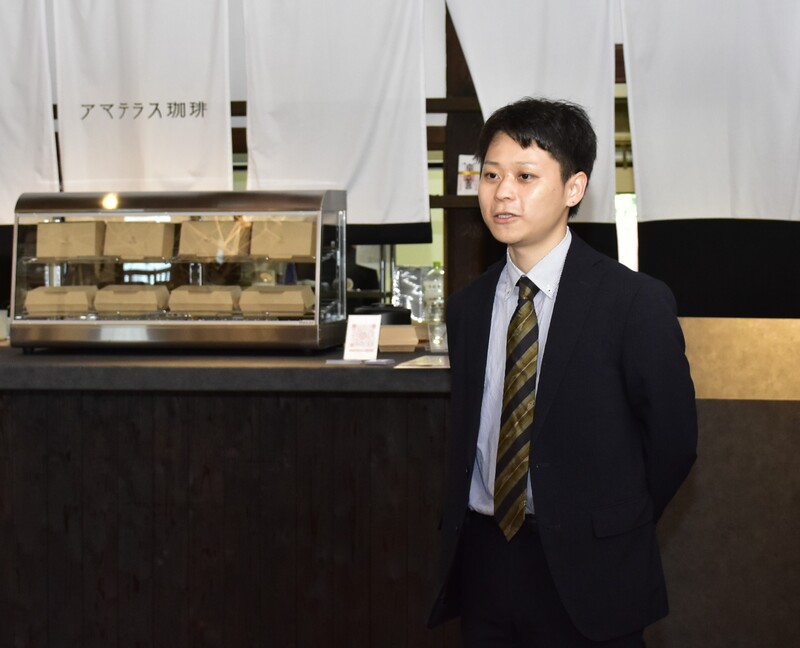 あいさつする福田専務取締役の写真