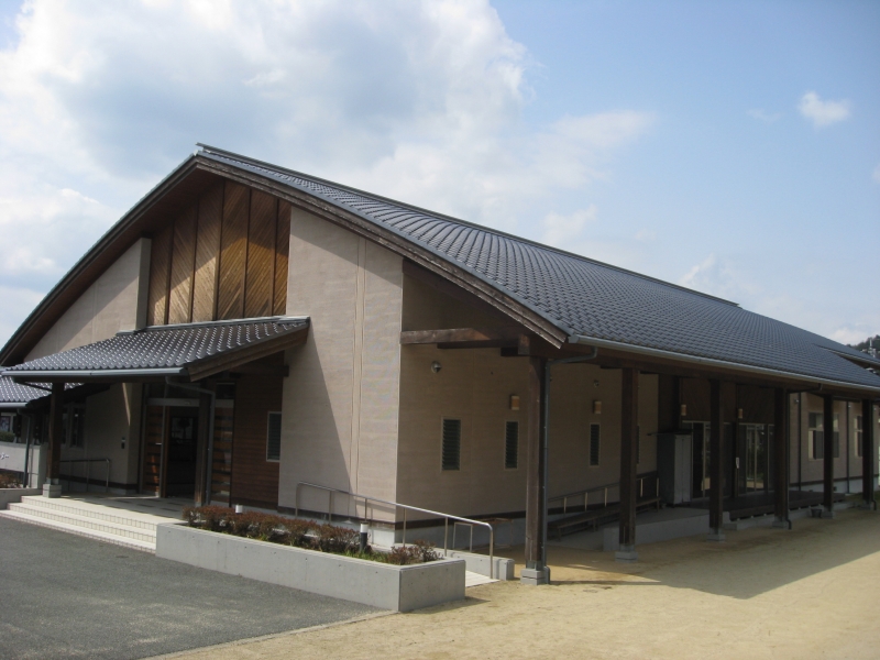 豊野町コミュニティーセンターの外観写真