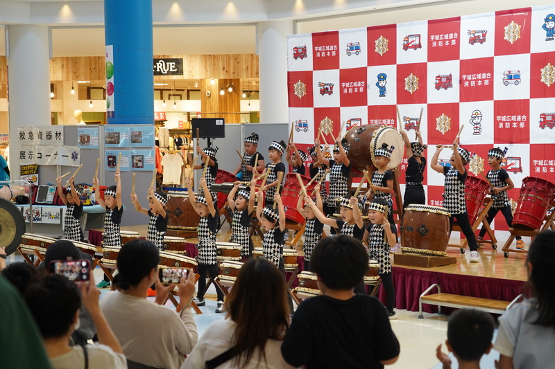 子供たちによる太鼓演奏の様子