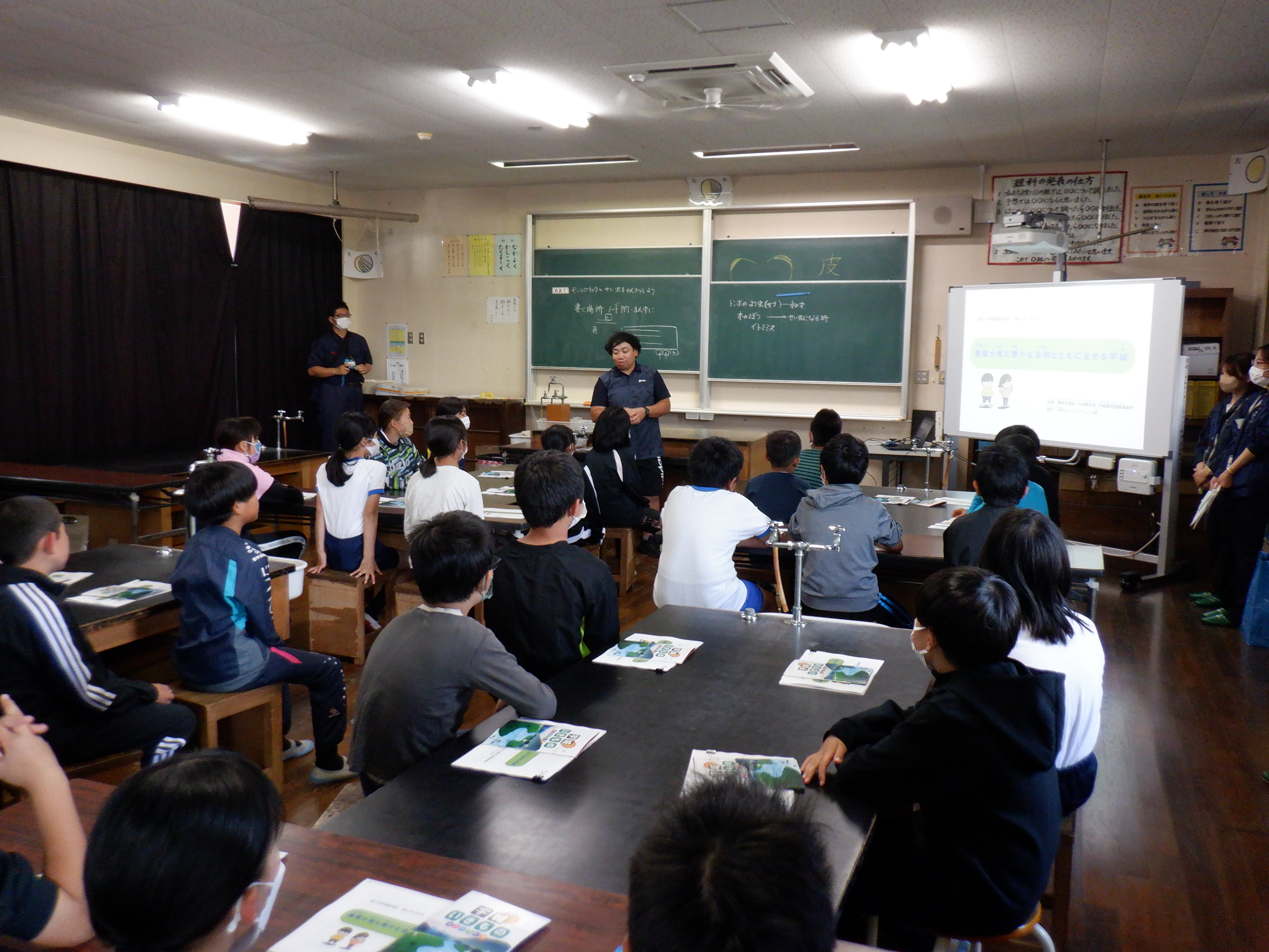 教室での学習会の様子の写真