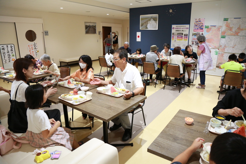 食事をする様子