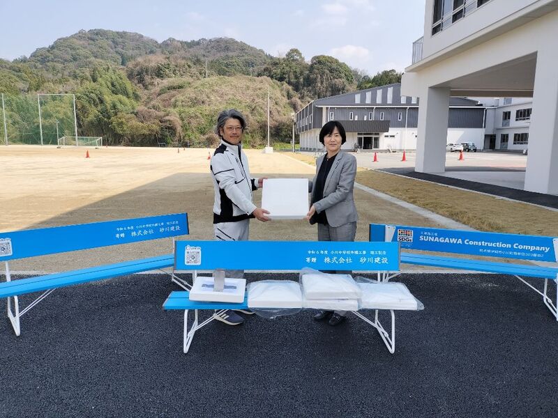 送られたベースを受け取る様子1