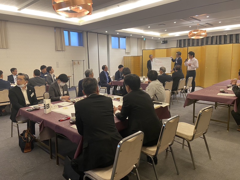懇談会でのグループワークの様子写真