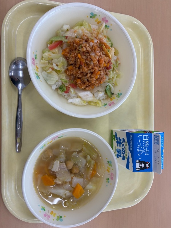令和8年7月1日の給食メニューの写真