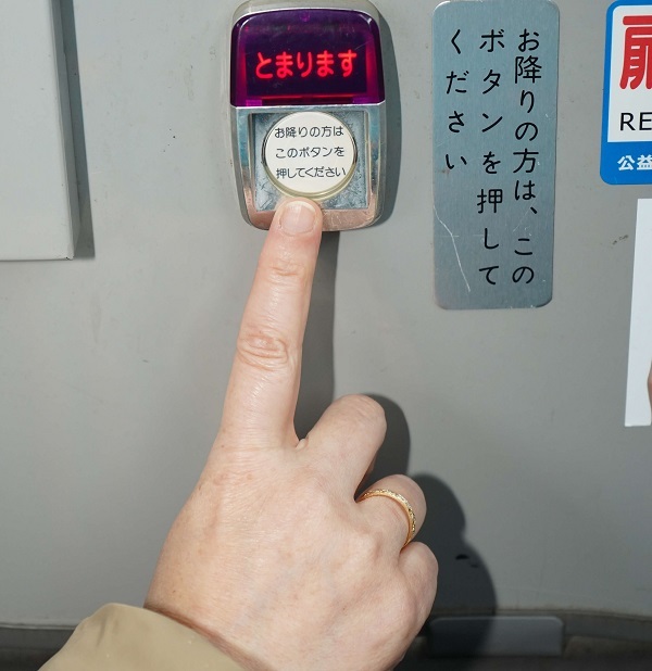 降車ボタンの写真