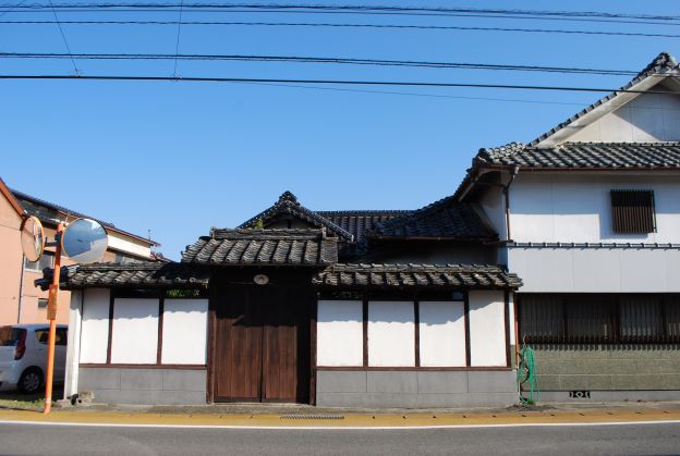 新麹屋柏原家住宅門及び塀の写真