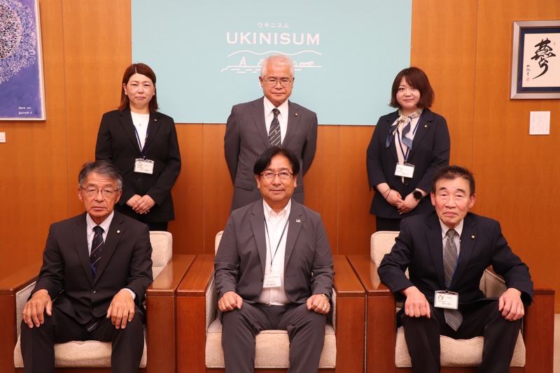 委員の集合写真