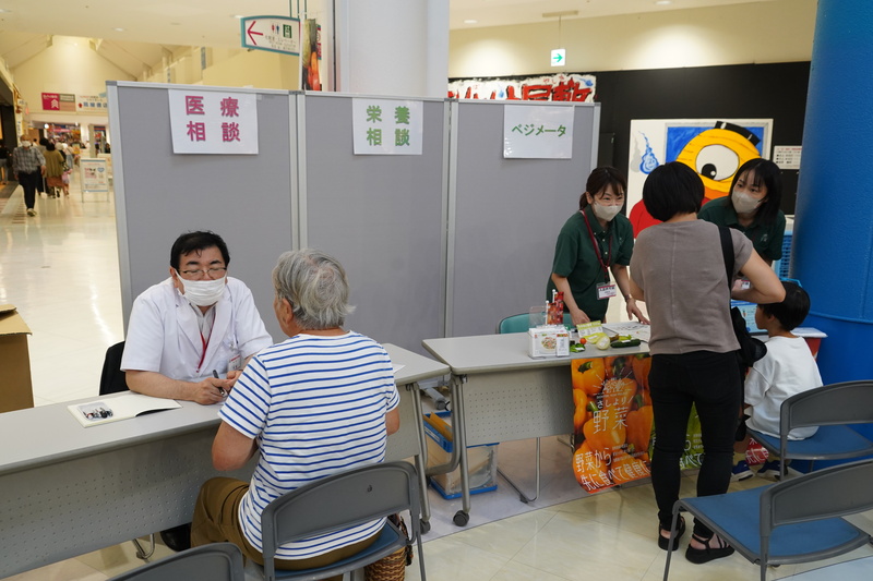 医療相談を行っている様子