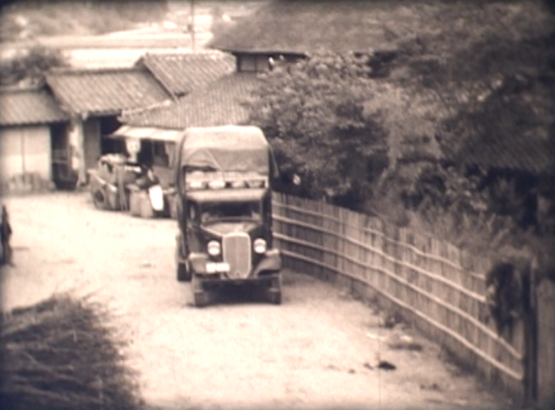 映像「伸びゆく豊野」の車の写真