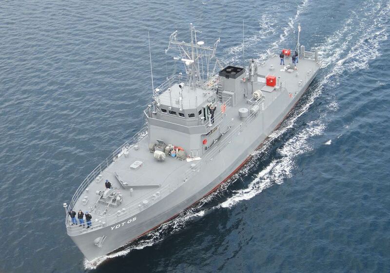 海上自衛隊艦艇 水中処分母船5号 YDT05の写真