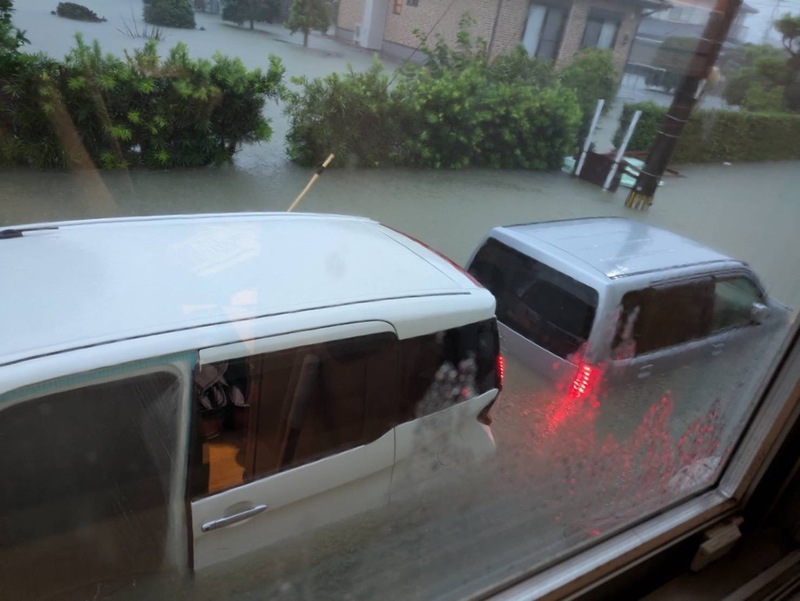 水没した車の写真