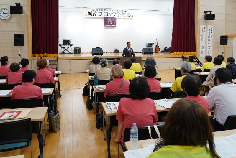市長が挨拶をする様子