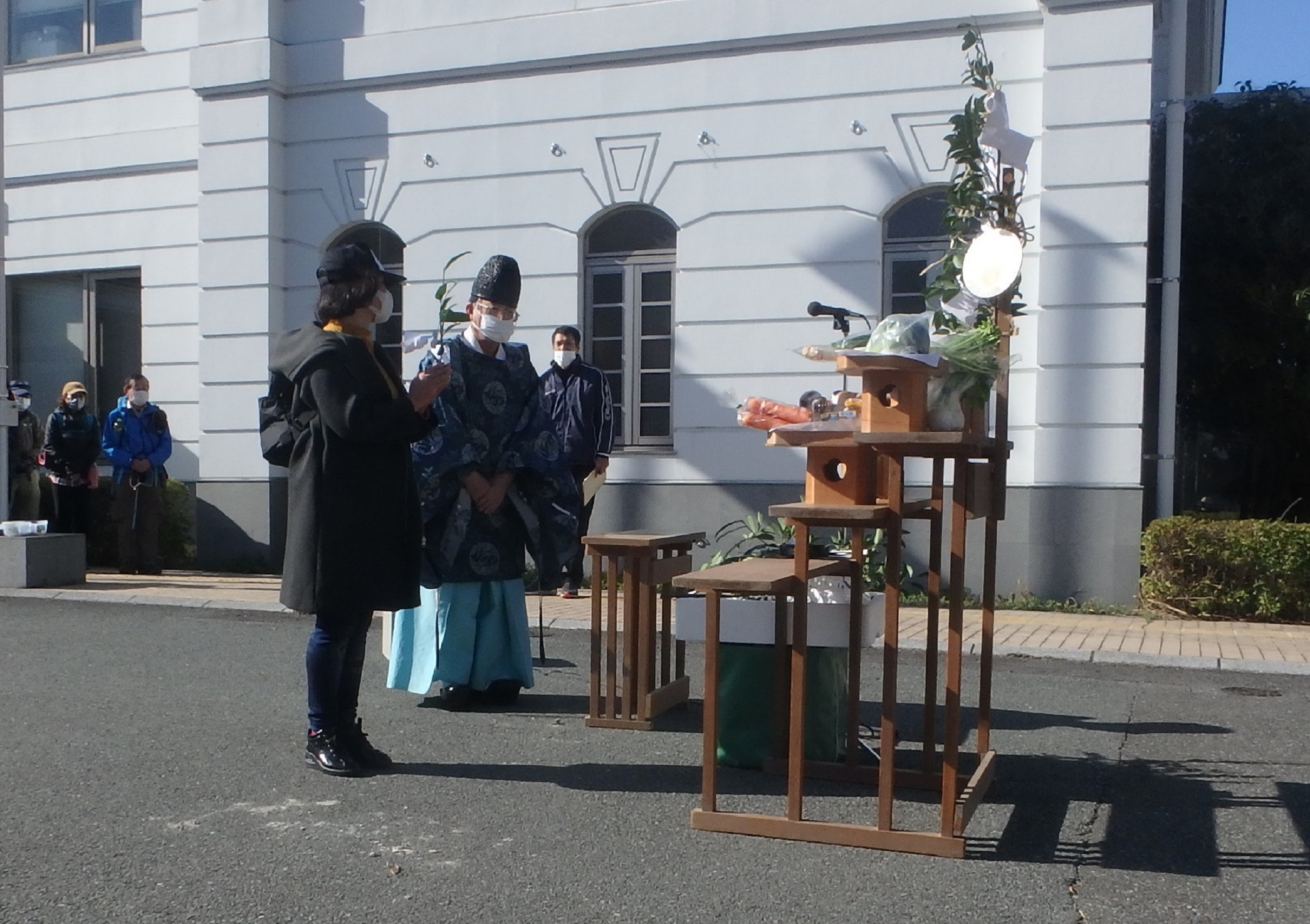 式典の写真、神事で安全祈願の様子