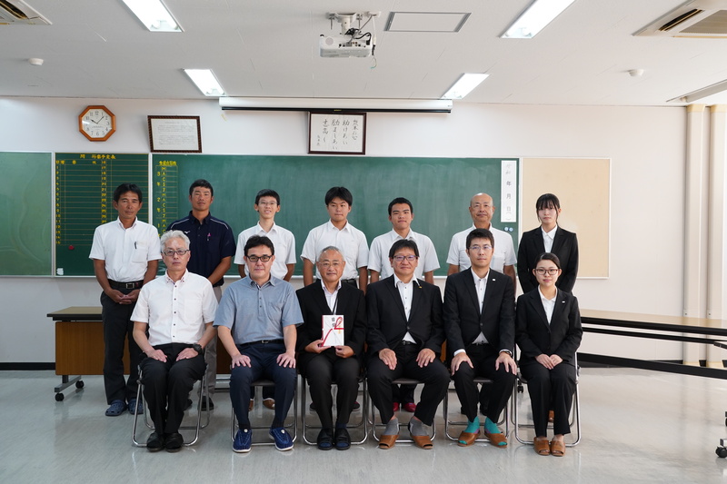 寄贈式での集合写真