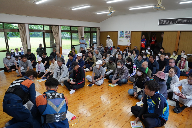 参加者が訓練を受けている様子