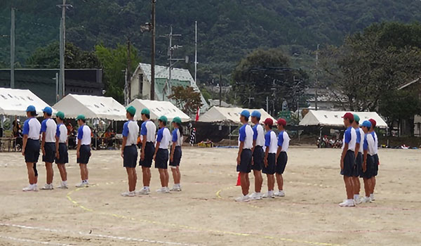 豊野中名物「集団行動」